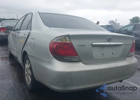 2005 Toyota Camry Le/Se/Xle z USA, uszkodzony, nr VIN 4T1BE30K75U974521